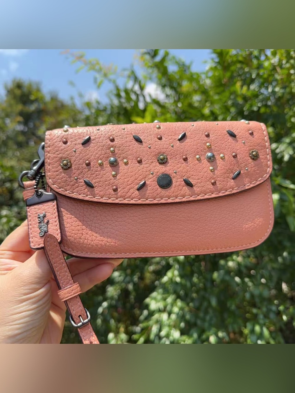 EUC COACH 1941 CLUTCH WITH PRAIRIE RIVETS 29715